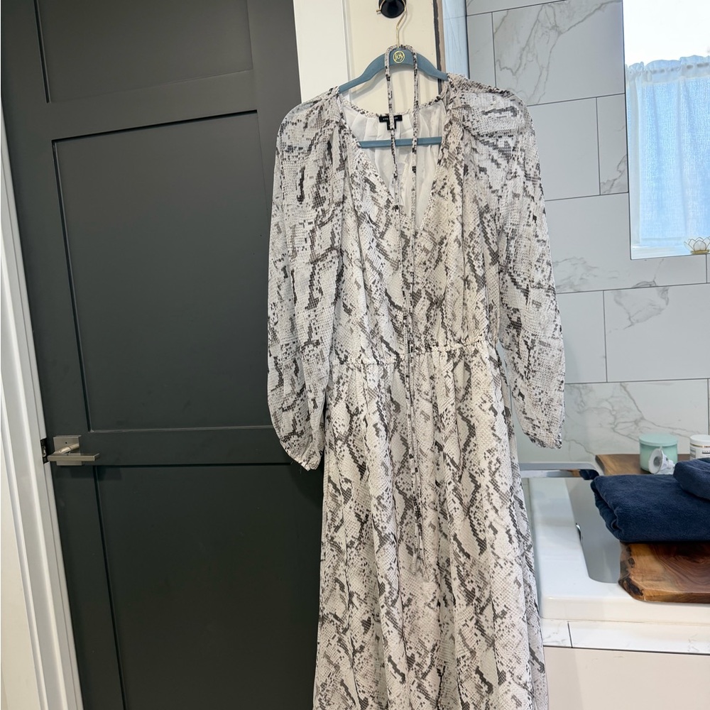 Ann Taylor Long Sleeve Snake Print Maxi Dress in White and Gray